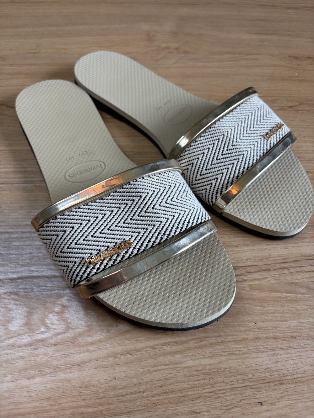 Havaianas Womens Slide Sandals Chevron Woven Strap Gold Trim Size 9/10W
